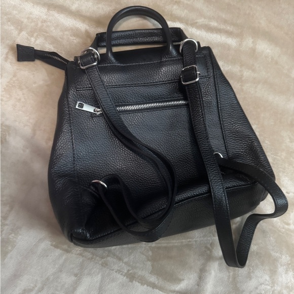Elegant Black Leather Backpack - Picture 2 of 3